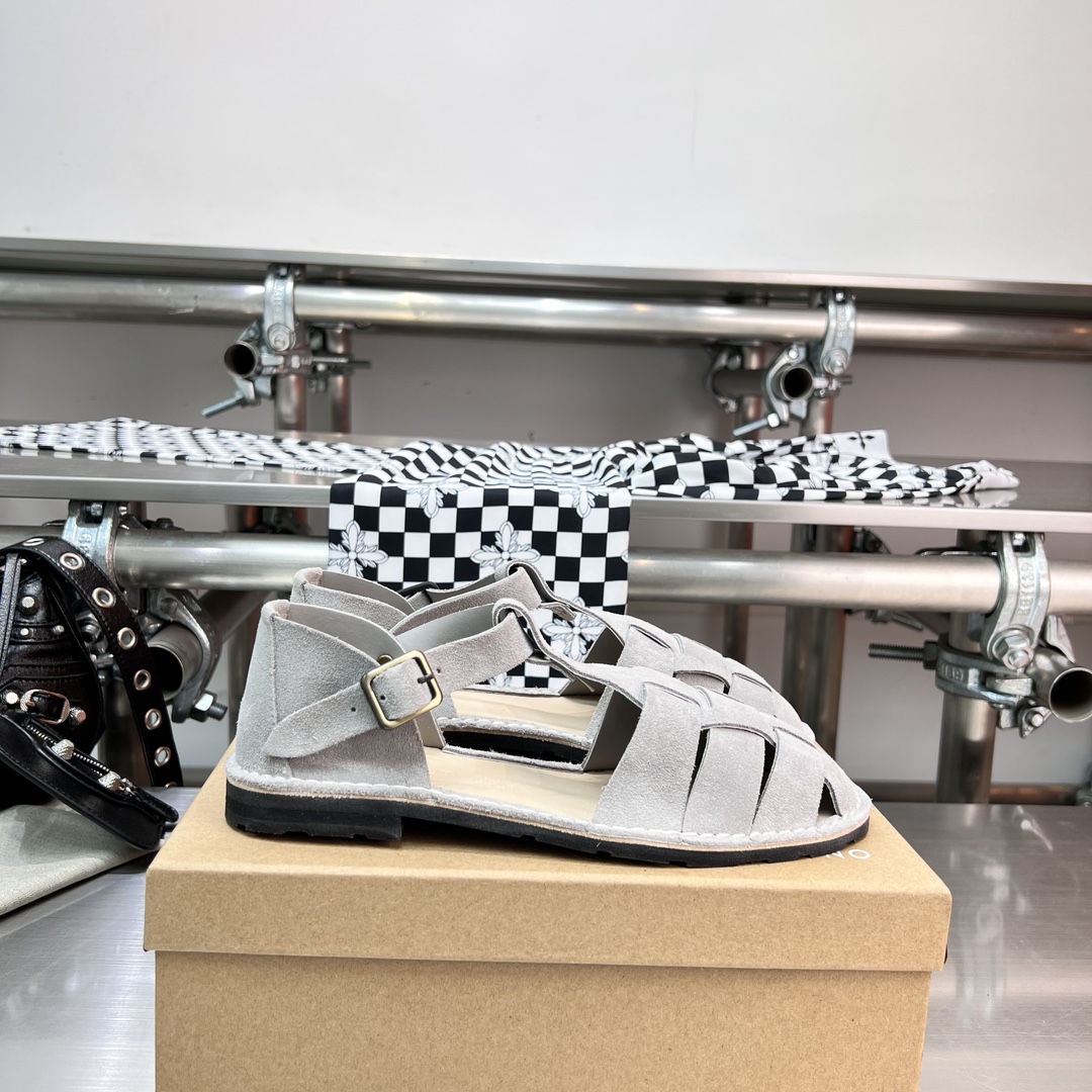𝐒𝐭𝐞𝐯𝐞 𝐌𝐨𝐧𝐨｜𝟐𝟎𝟐𝟑𝐒𝐒/𝐧𝐞𝐰 A pair of fully handmade sandals using Goodyear practices