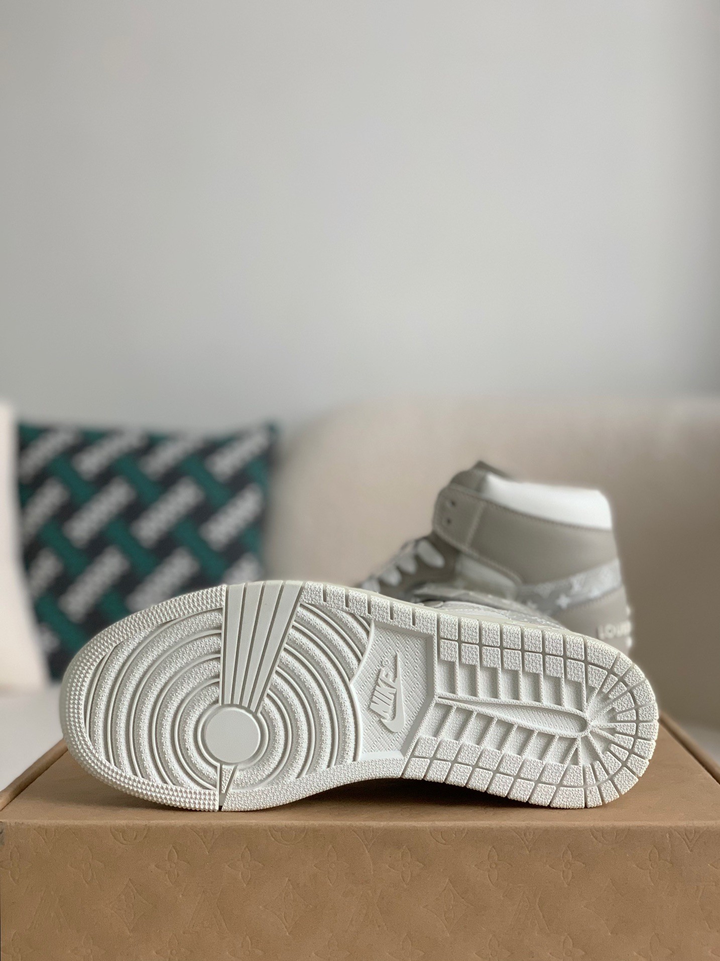 Louis Vuitton x Nike Air Jorda 1 High AJ1 Sneakers