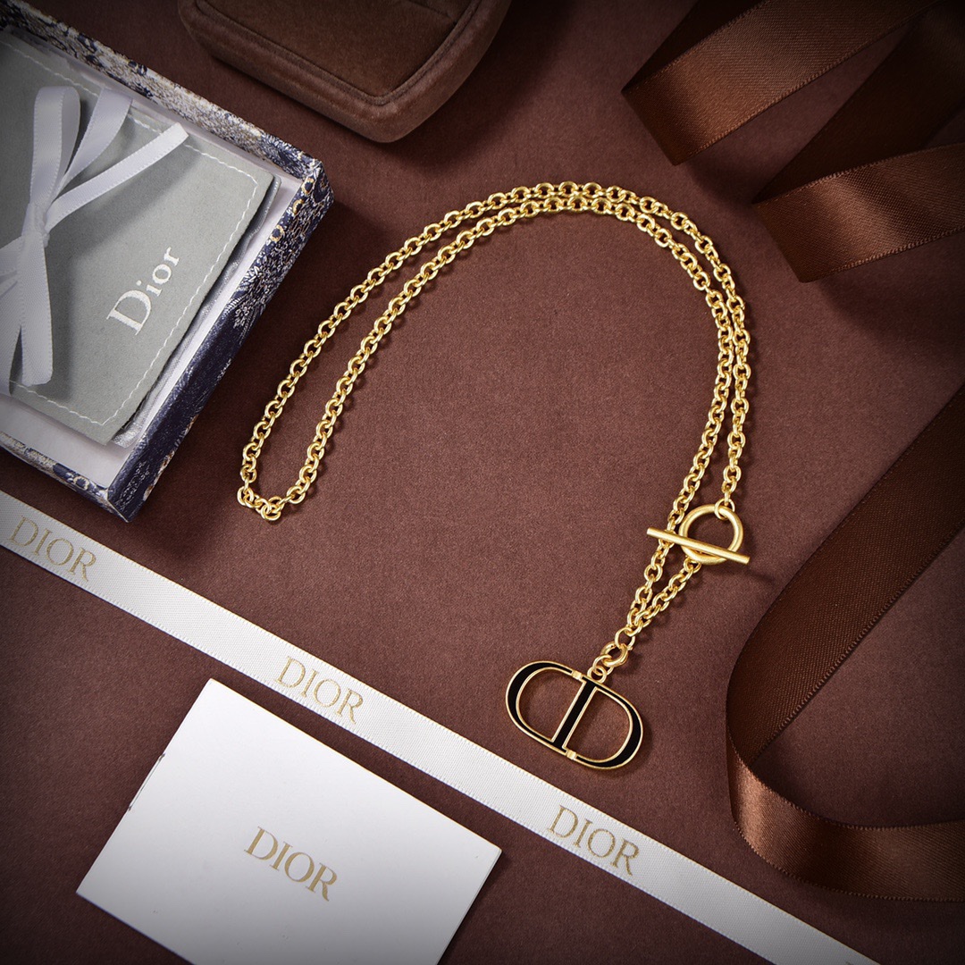 Dior necklace