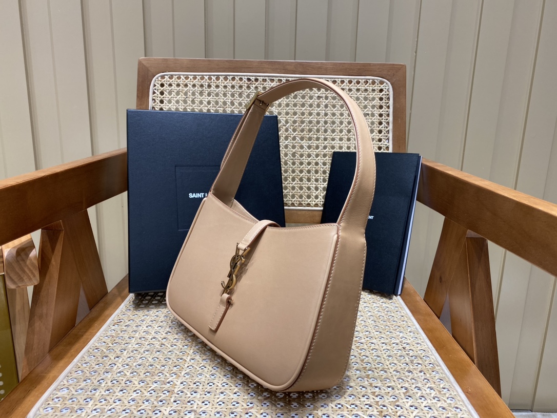 SAINT LAURENT Model: 657228 plain original leather.JD