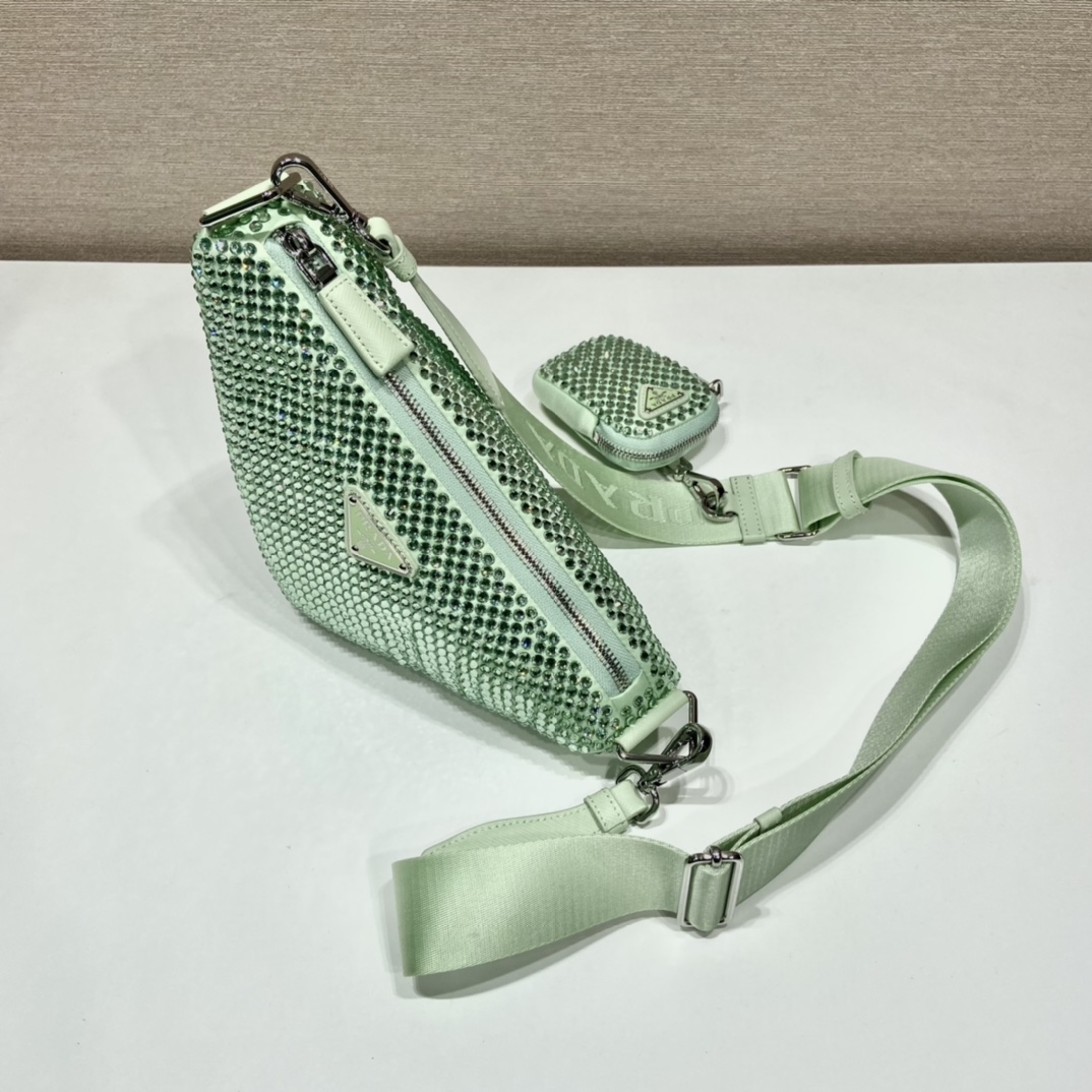 𝐏𝐑𝐀𝐃𝐀 Triangle bag with glitter diamonds 1BH190