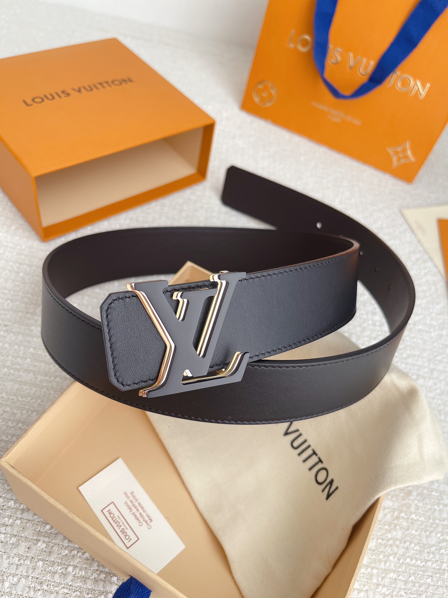 LOUIS VUITTO reversible plain belt