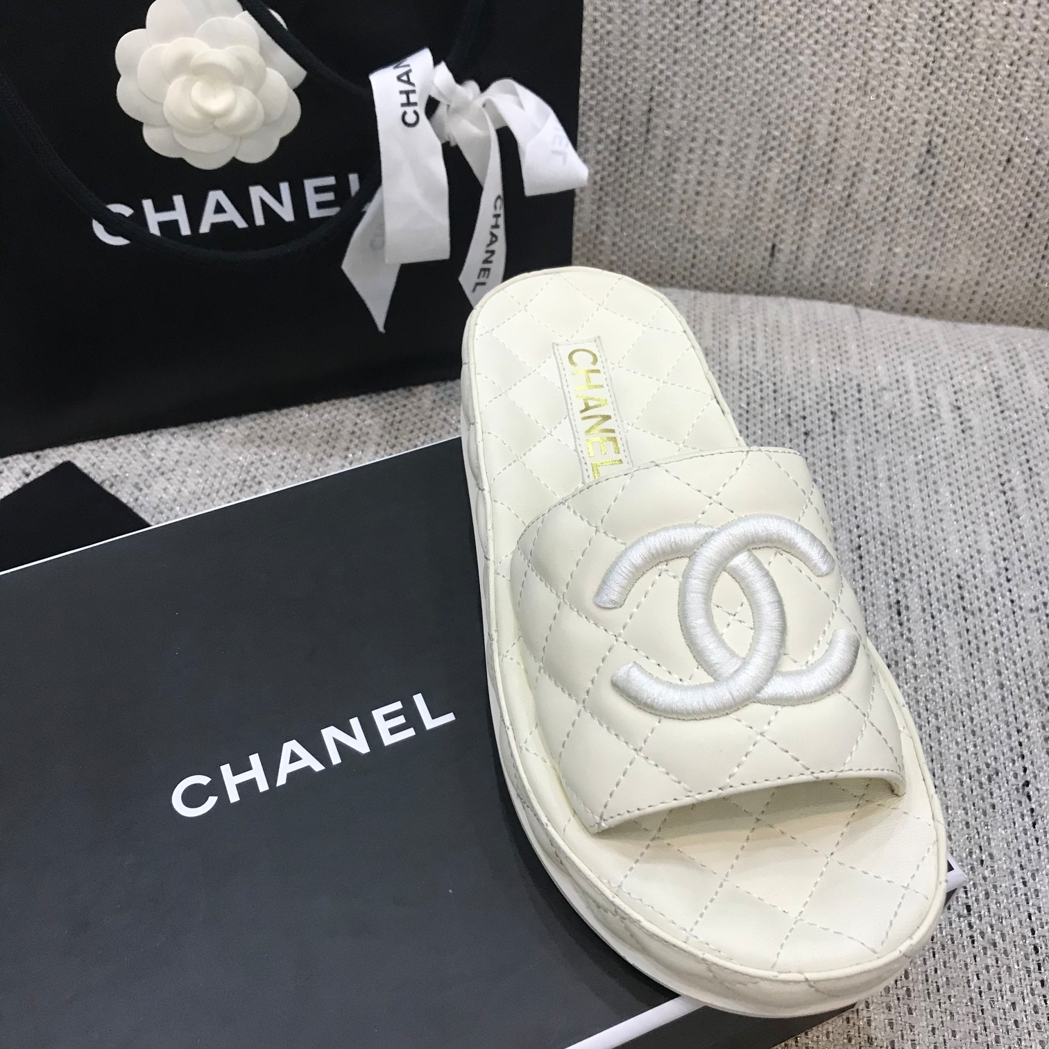 CHANEL 2022 early spring latest honey slippers fashion versatile series imported sheepskin cushioned feet