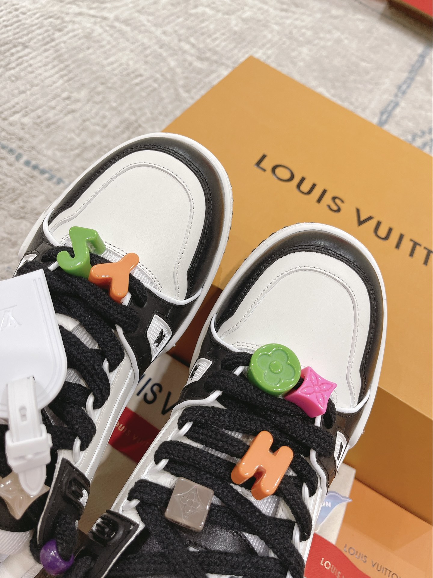 Louis Vuitton couple models DIY buckle sneakers sneakers