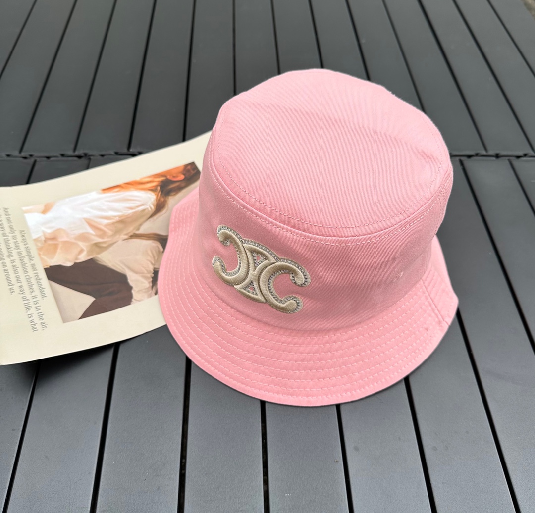 Celine's original single fisherman hat, his sun hat with a large brim