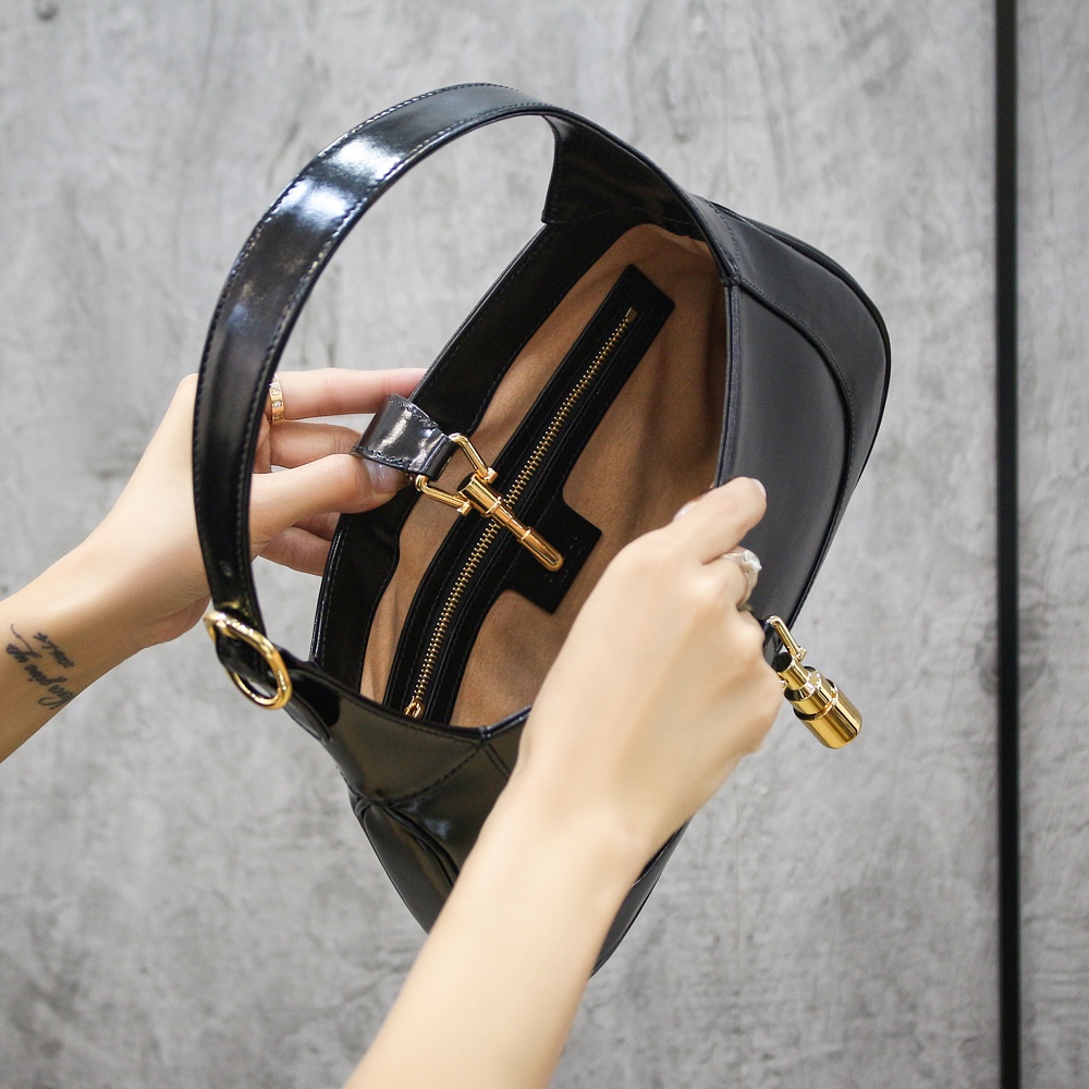 GUCCI 𝕁𝕒𝕔𝕜𝕚𝕖 1961 Small Series #636709