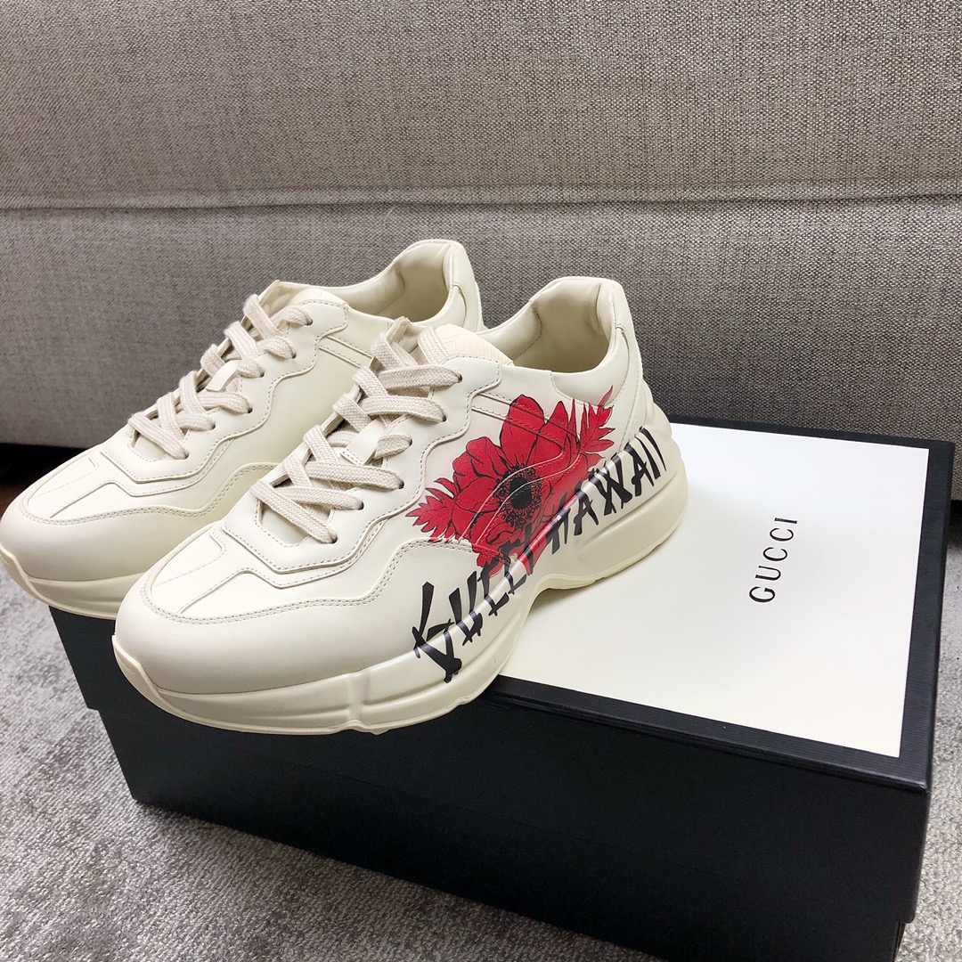 Gucci Pops This collection has a lot of flora and fauna elements Original material