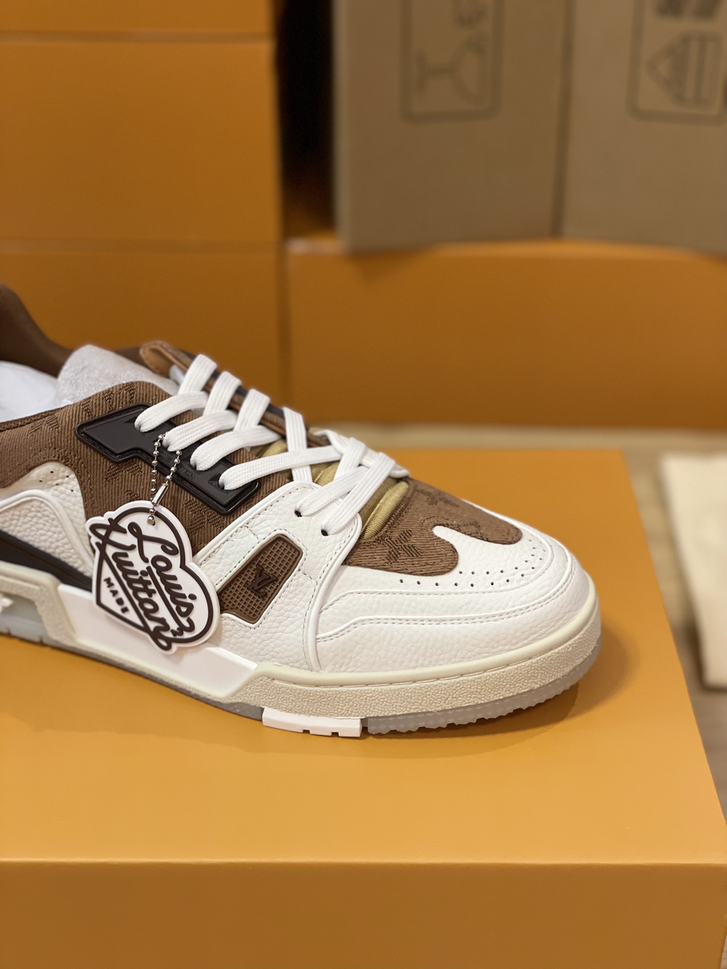 Louis Vuitton couple models DIY buckle sneakers sneakers