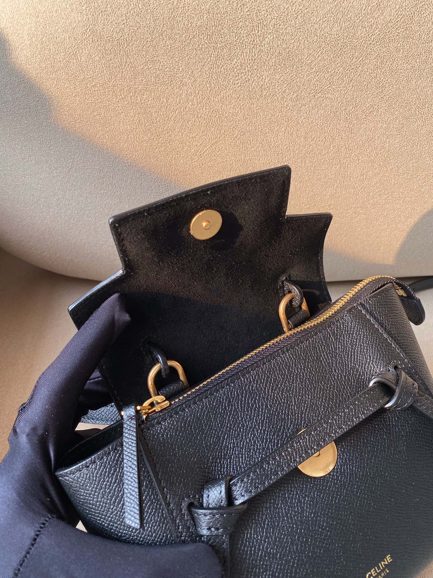 𝐂𝐞𝐥𝐢𝐧𝐞 𝐛𝐞𝐥𝐭 𝐩𝐢𝐜𝐨 𝟏𝟔𝐜𝐦 Grained Calfskin Bag
