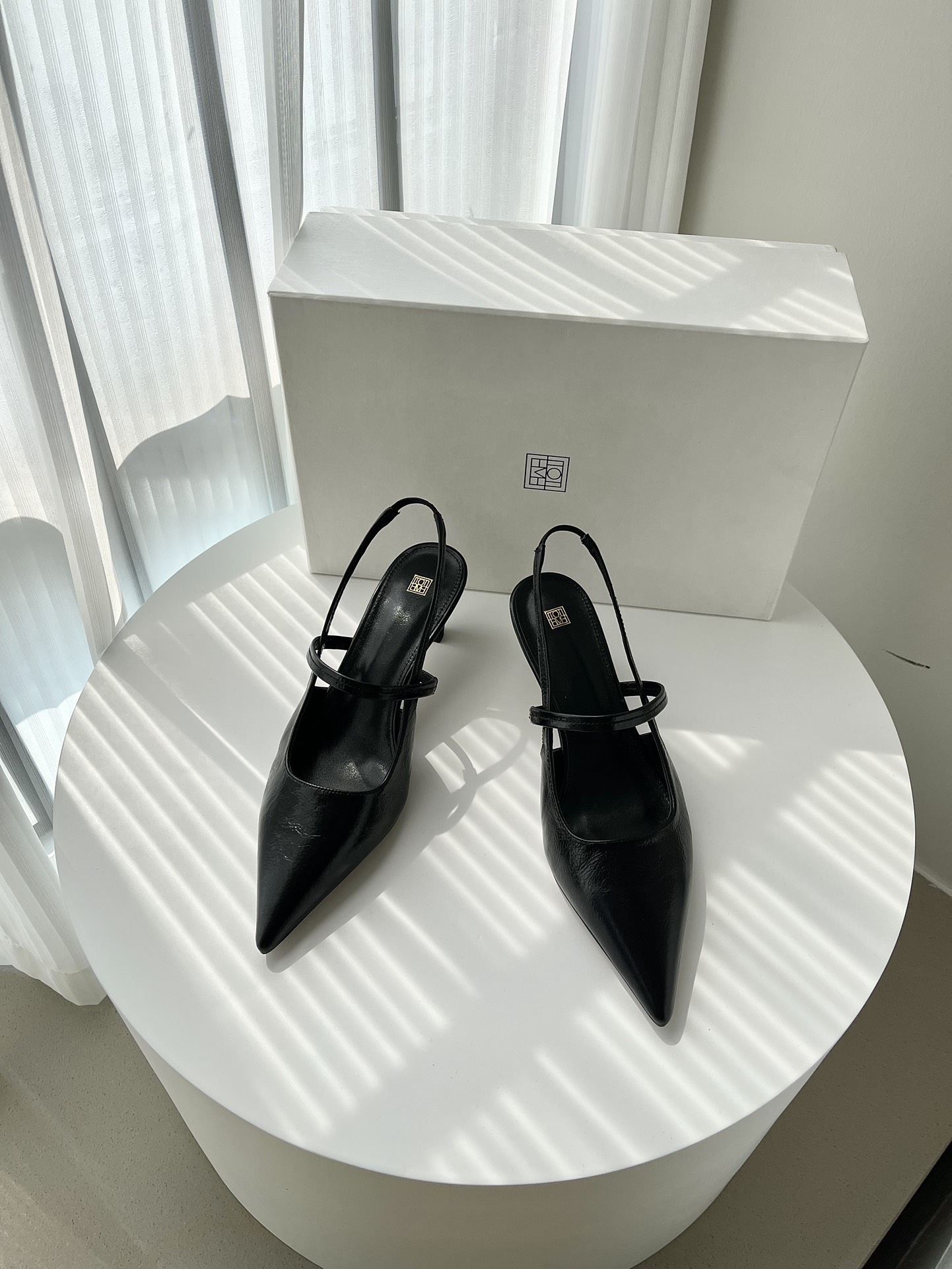 𝐓𝐨𝐭𝐞𝐦𝐞｜𝟐𝟎𝟐𝟑/𝐒𝐒 𝐧𝐞𝐰 Minimalist slingback with a different classic temperament Dry, rigid and soft