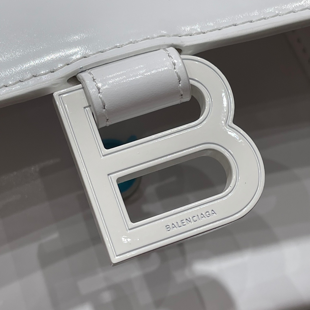 BALENCIAGA 𝐇𝐨𝐮𝐫𝐠𝐥𝐚𝐬𝐬 𝐒 The hourglass bag of the fashion world