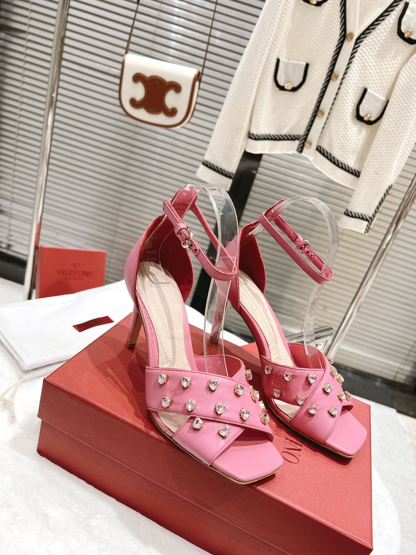 【Valentino】𝟐𝟎𝟐𝟏/𝐒𝐒 𝐧𝐞𝐰  Valentino fabric patent leather lining sheepskin sole cowhide