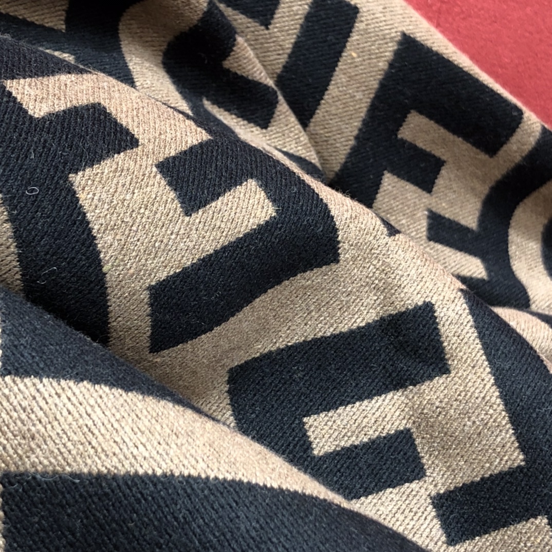𝐅𝐞𝐧𝐝𝐢 FF elements 95% wool 5% silk