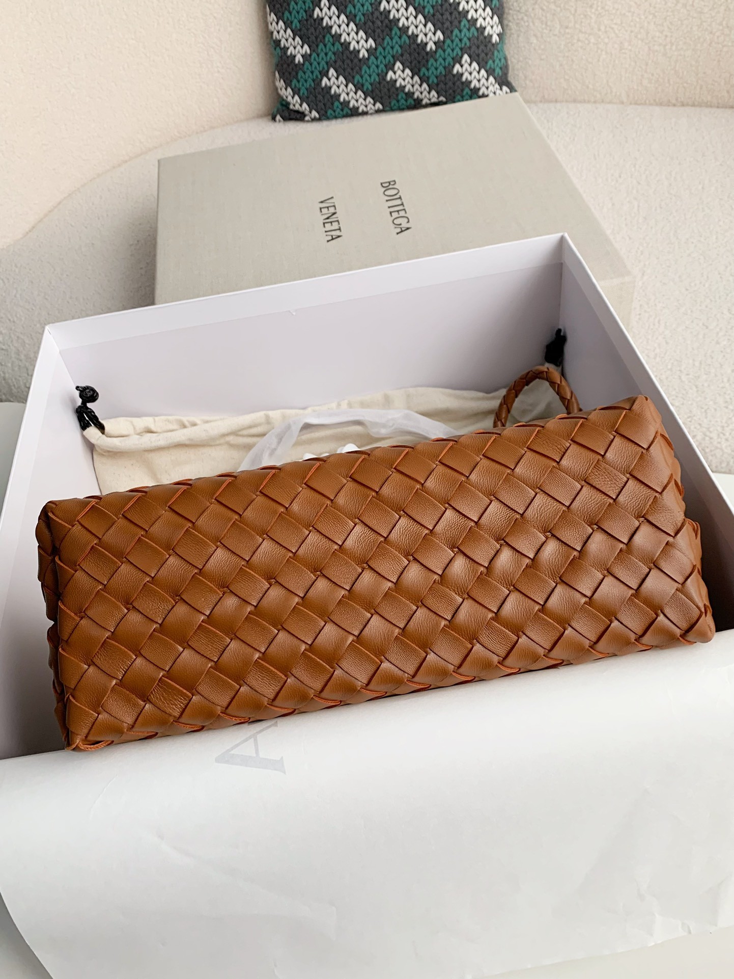 BOTTECA VENETA Knit handbags Size：32*24*12cm