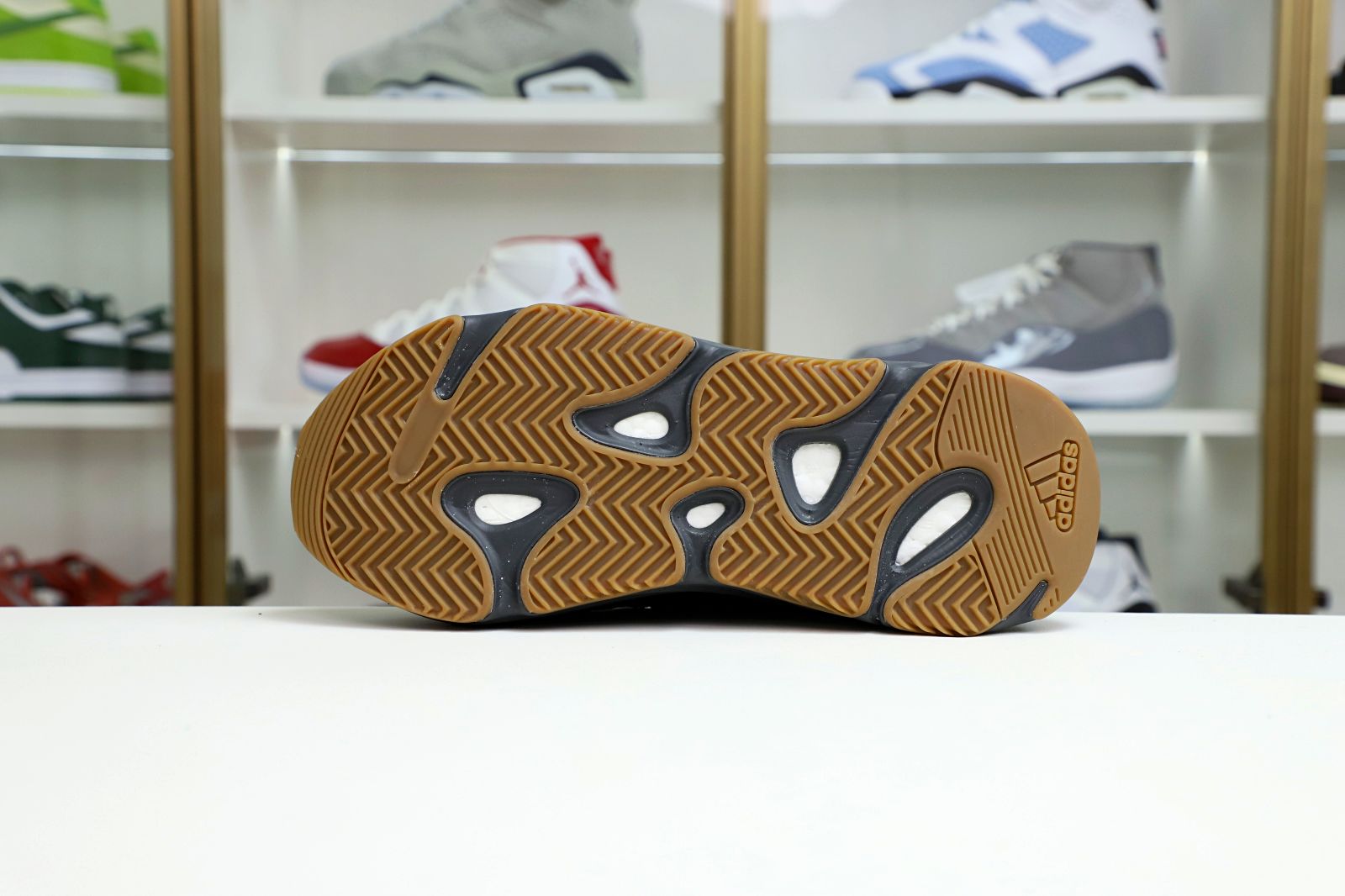 Yeezy boost 700 V2 Geode