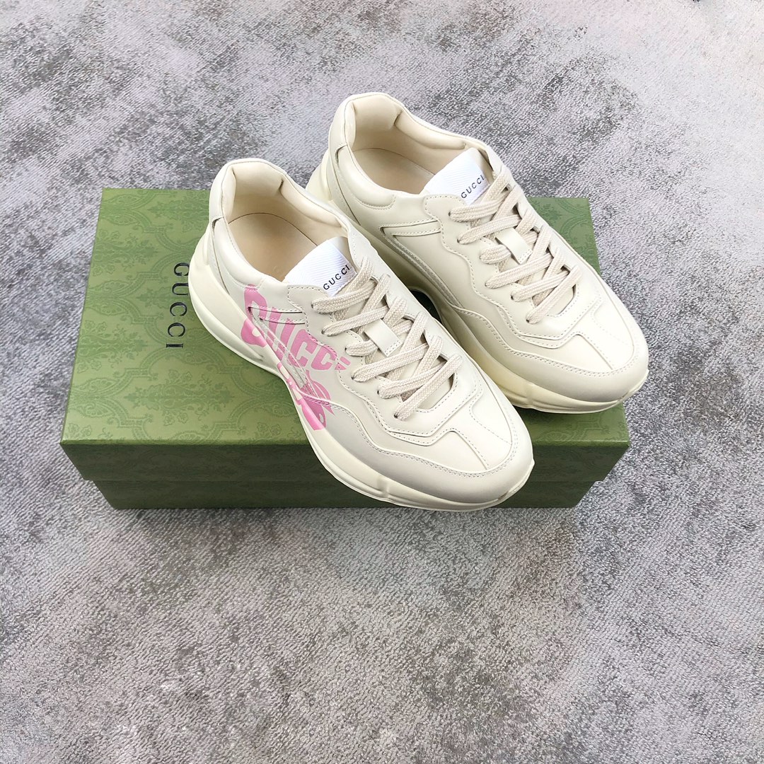 Gucci Pops This collection has a lot of flora and fauna elements Original material