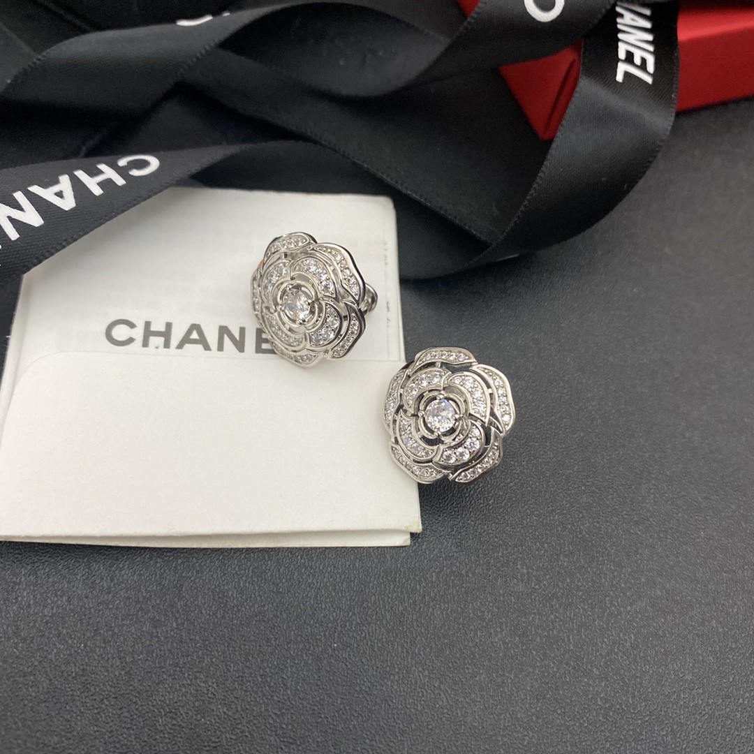 CHANEL🇫🇷Xiaoxiang camellia stud earrings earrings jewelry