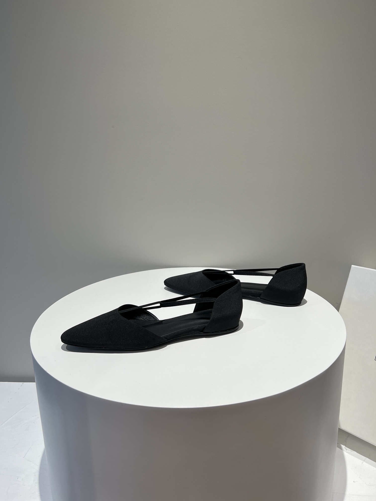 𝐓𝐨𝐭𝐞𝐦𝐞｜𝟐𝟎𝟐𝟑/𝐒𝐒 𝐧𝐞𝐰 toteme simple pointed toe shoes imported calf leather Italian leather outsole