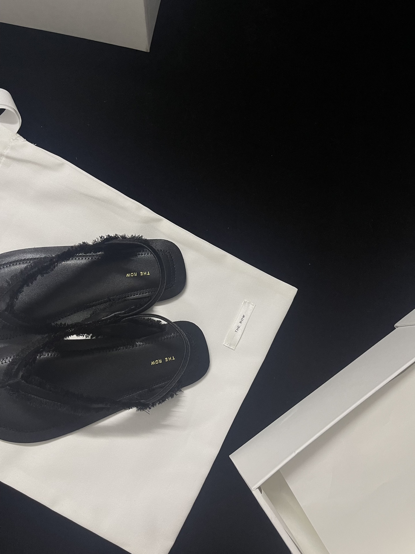 𝐓𝐡𝐞 𝐫𝐨𝐰 ｜𝟐𝟎𝟐𝟑/𝐒𝐒 𝐧𝐞𝐰 Minimalist sandals