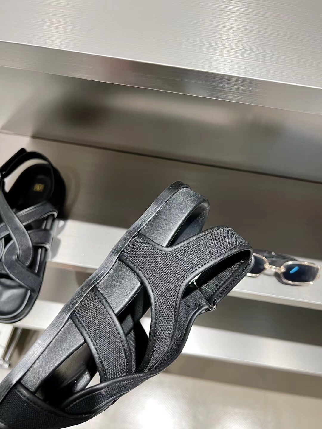 Toteme | 𝟐𝟎𝟐𝟏/𝐒𝐒 𝐧𝐞𝐰  Minimalist style toteme 2022/aw retro Roman sandals