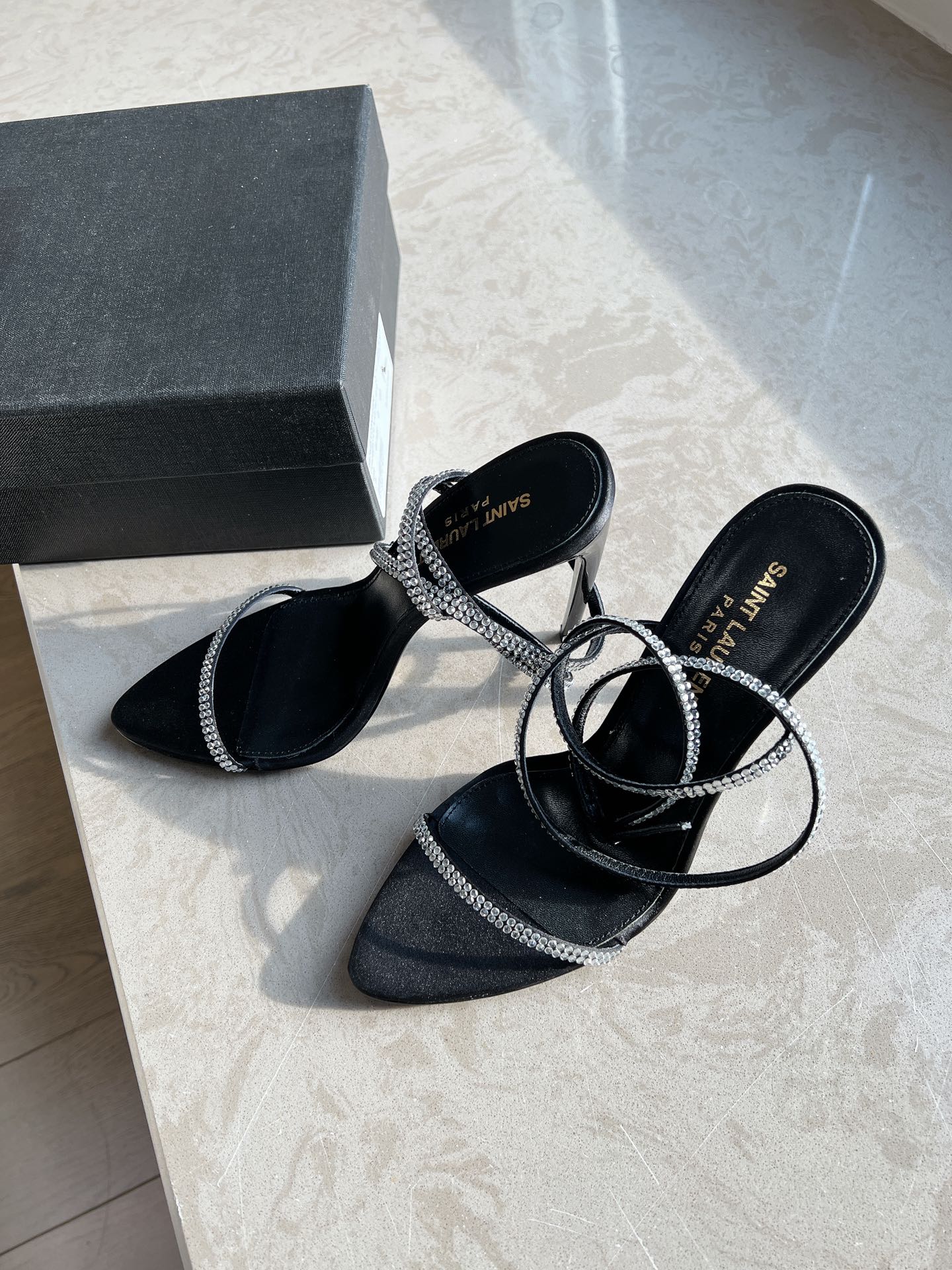 𝙎𝙖𝙞𝙣𝙩 𝙇𝙖𝙪𝙧𝙚𝙣𝙩 | 𝟐𝟎𝟐𝟐/𝐒𝐒 𝐧𝐞𝐰 YSL｜Saint Laurent new rhinestone buckle sandals snakeskin grain cowhide