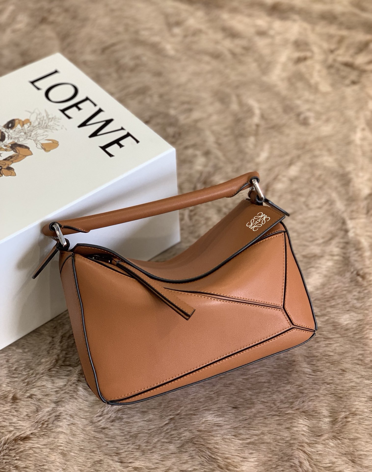 LOEWE    Puzzle bag
