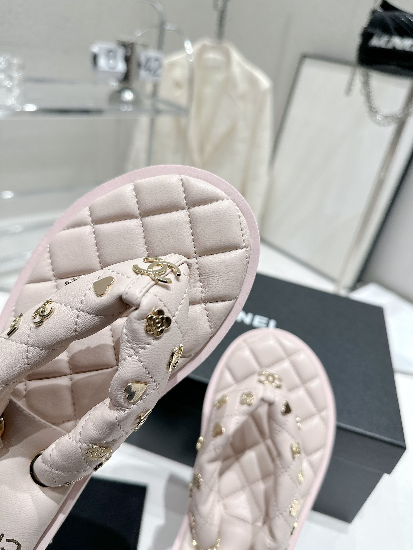 CHANEL summer new bread flip-flops clip toe flip-flops beach sandals