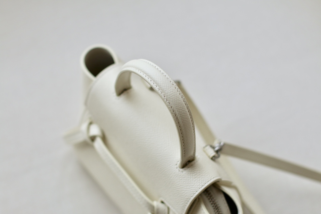 𝐂𝐞𝐥𝐢𝐧𝐞 𝐛𝐞𝐥𝐭 𝐩𝐢𝐜𝐨 𝟏𝟔𝐜𝐦 Grained Calfskin Bag