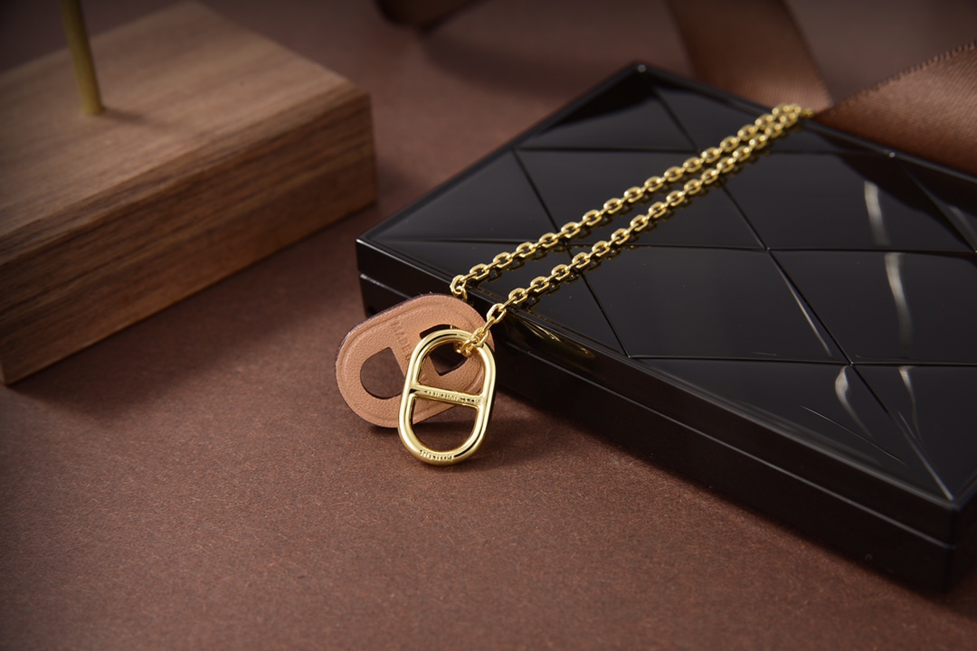 Hermes necklace