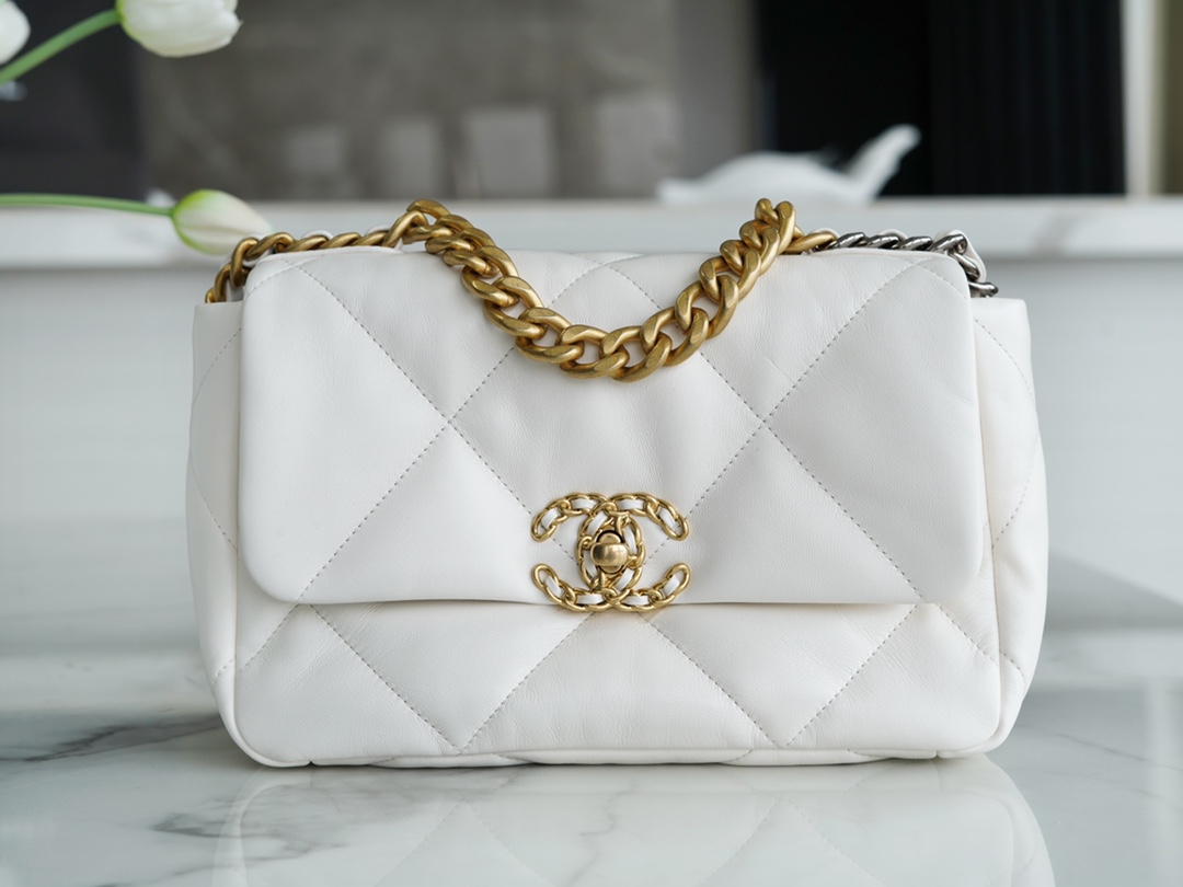 𝗖𝗛𝗔𝗡𝗘𝗟 ❶❾ 𝗕𝗔 𝗚 Original lambskin series ❥ Genuine leather ❥ Small ❥ Snow White 👰‍♀️