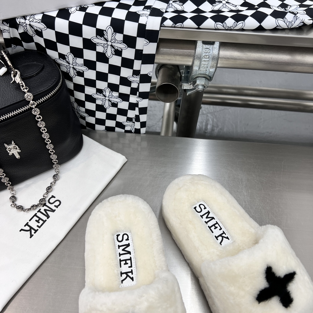 𝐒𝐌𝐅𝐊｜𝟐𝟎𝟐𝟐/𝐒𝐒 𝐧𝐞𝐰 Thick sole woolen slippers Sheepskin padded feet logo clearly visible Customized rubber non-slip outsole