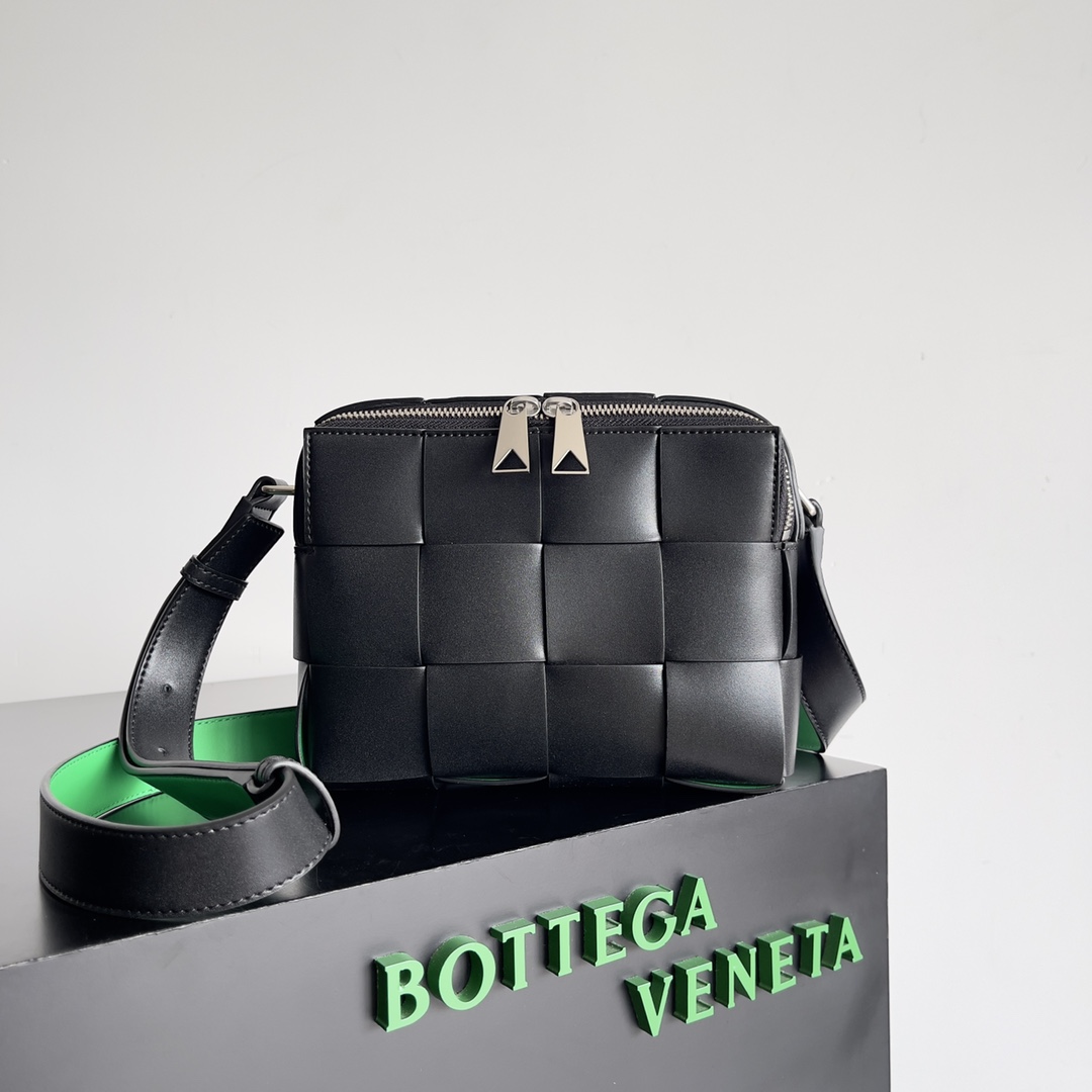 Bottega Veneta BV Men's Camera Bag Black with Green #730027