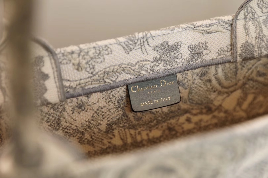 DIOR TOTE Grey Tiger