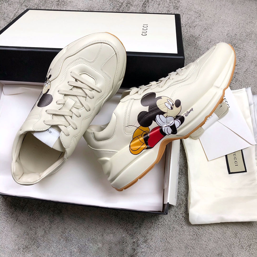 Gucci Pops This collection has a lot of flora and fauna elements Original material