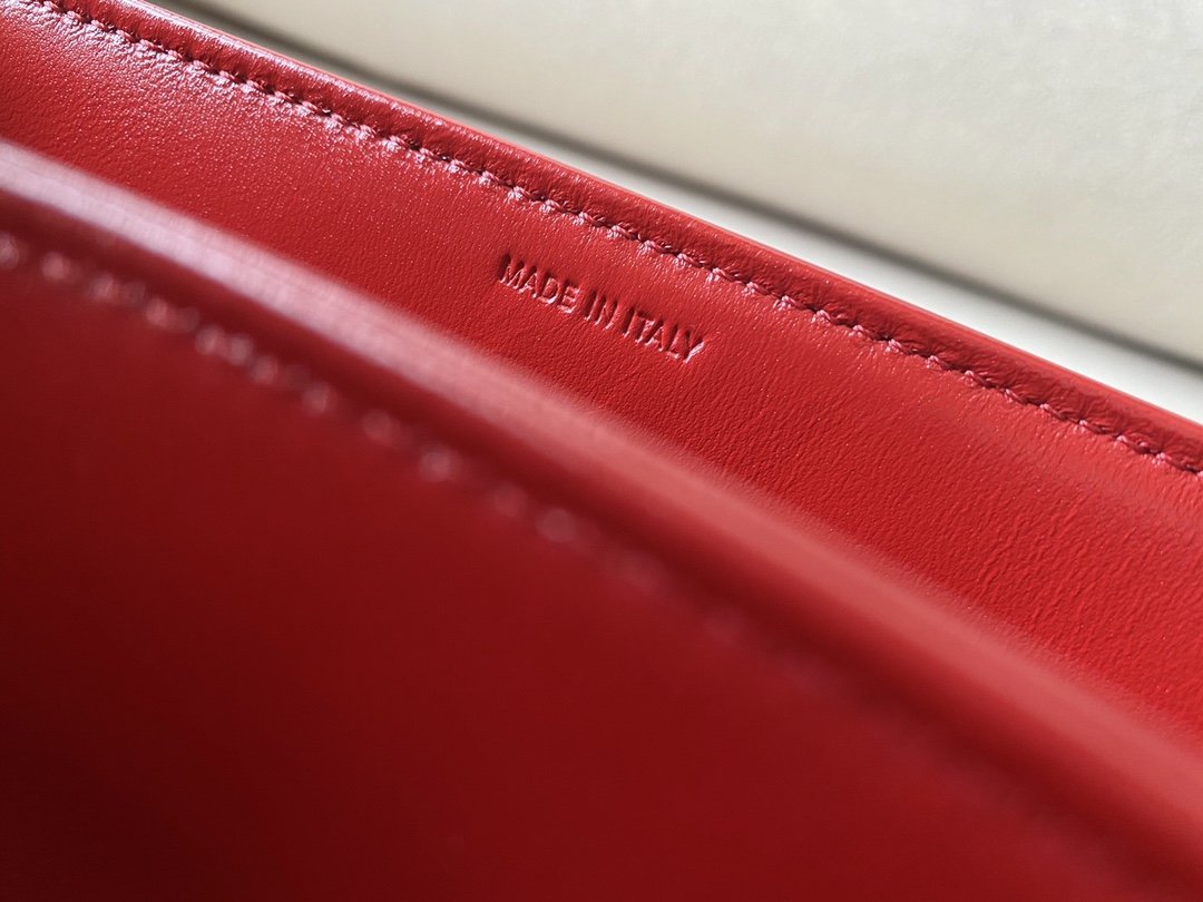 𝐂𝐞𝐥𝐢𝐧𝐞 Triomphe Medium 22.5cm