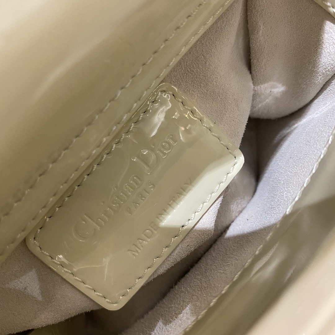 Dior Lady's new micro patent leather collection