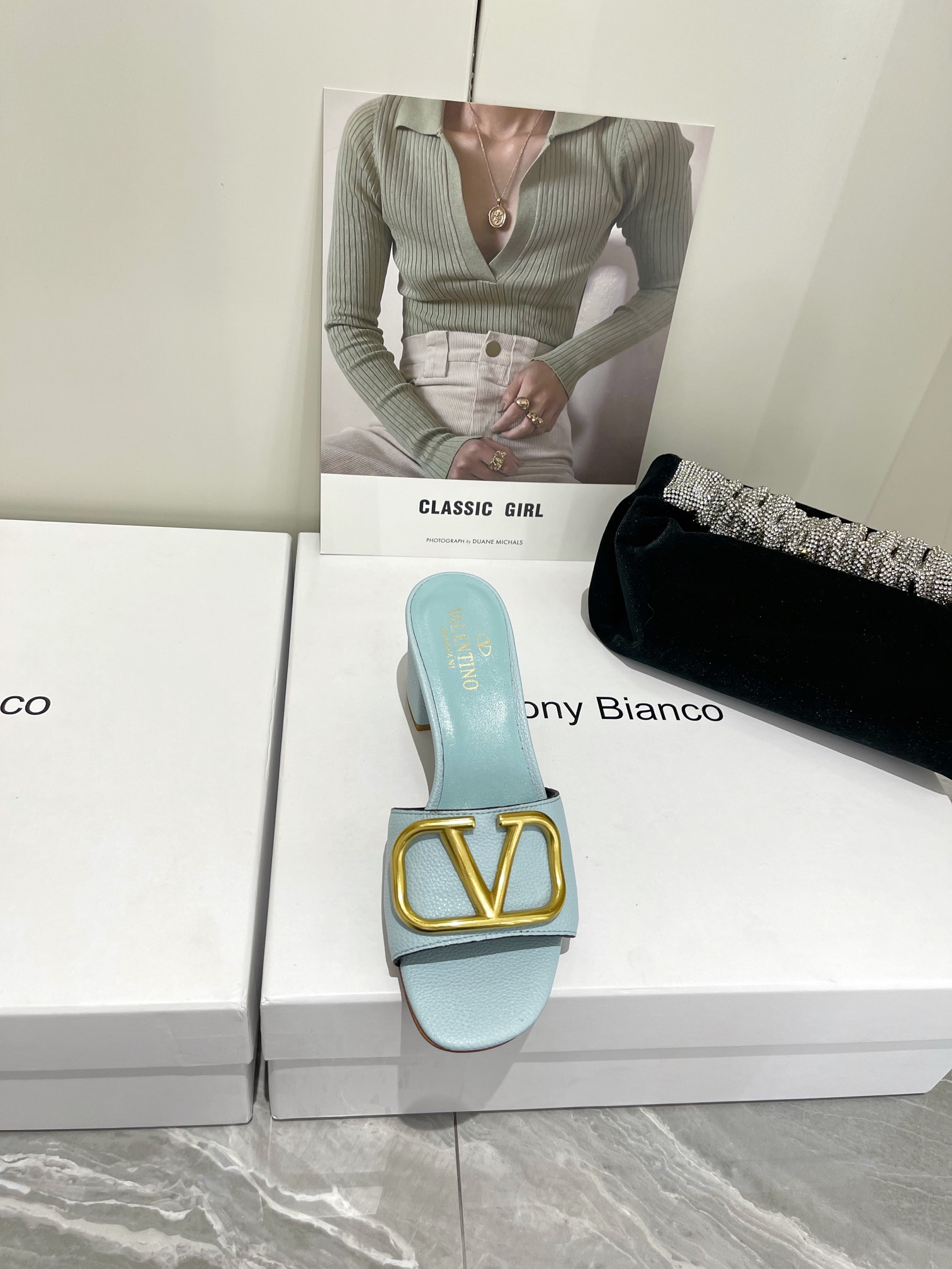 【Valentino】𝟐𝟎𝟐𝟏/𝐒𝐒 𝐧𝐞𝐰  Valentino 2022 / fw spring and summer new women's slippers