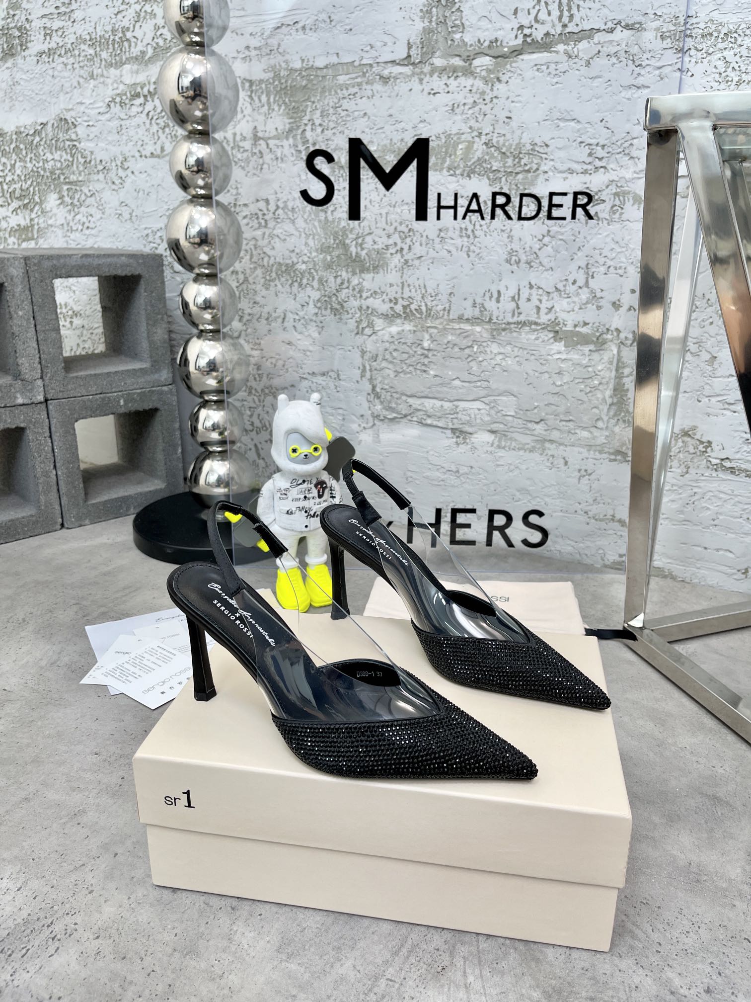 𝐒𝐞𝐫𝐠𝐢𝐨 𝐑𝐨𝐬𝐬𝐬 𝐢𝐢｜𝟐𝟎𝟐𝟑/𝐒𝐒 𝐧𝐞 𝐰 2023 new hot diamond back hollow sandals Evangelical ✘ Saijo Rossi joint model