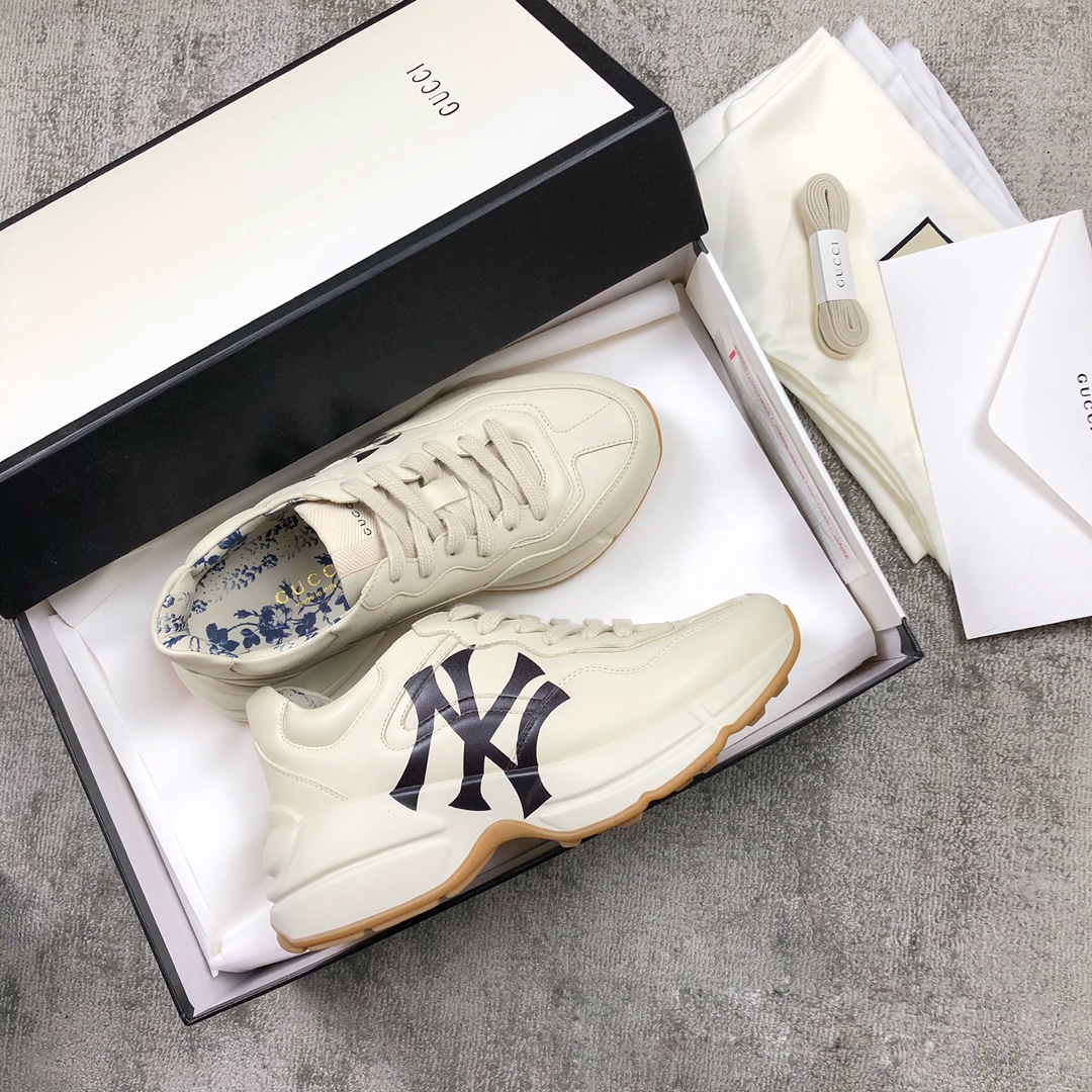 Gucci Pops This collection has a lot of flora and fauna elements Original material