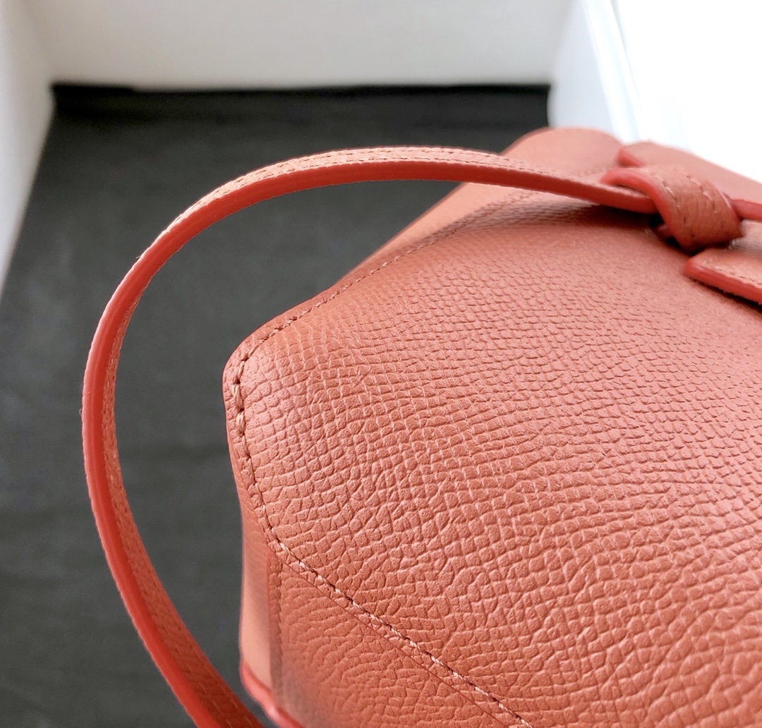 𝐂𝐞𝐥𝐢𝐧𝐞 𝐛𝐞𝐥𝐭 𝐩𝐢𝐜𝐨 𝟏𝟔𝐜𝐦 Grained Calfskin Bag