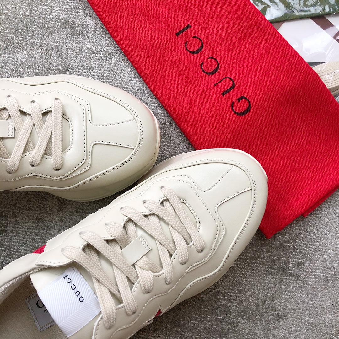 Gucci Pops This collection has a lot of flora and fauna elements Original material