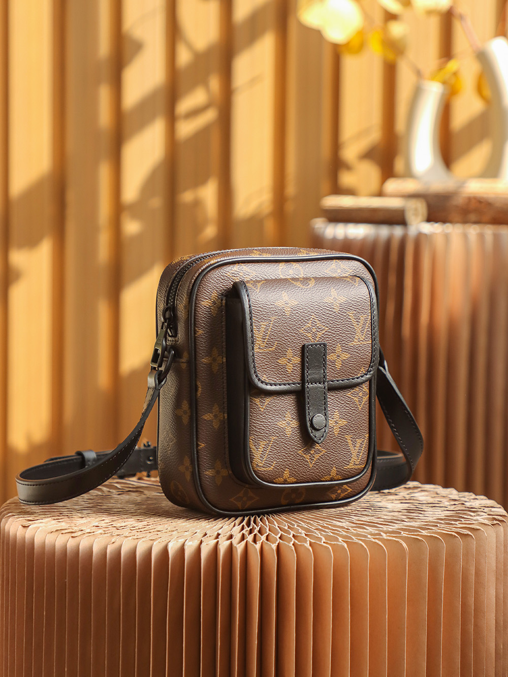 Louis Vuitton 𝐂𝐇𝐑𝐈𝐒𝐓𝐎𝐏𝐇𝐄𝐑 camera bag M69404