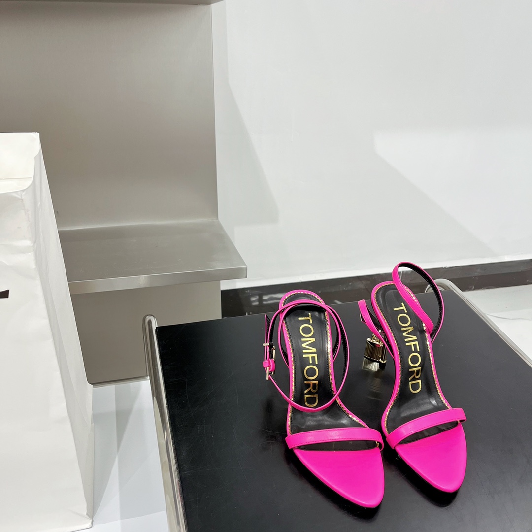 𝒕𝒐𝒎𝒇𝒐𝒓𝒅 𝟐𝟎𝟐𝟐/𝐒𝐒 𝐧𝐞𝐰 TF Tom Ford Gold Heel Padlock Sandals