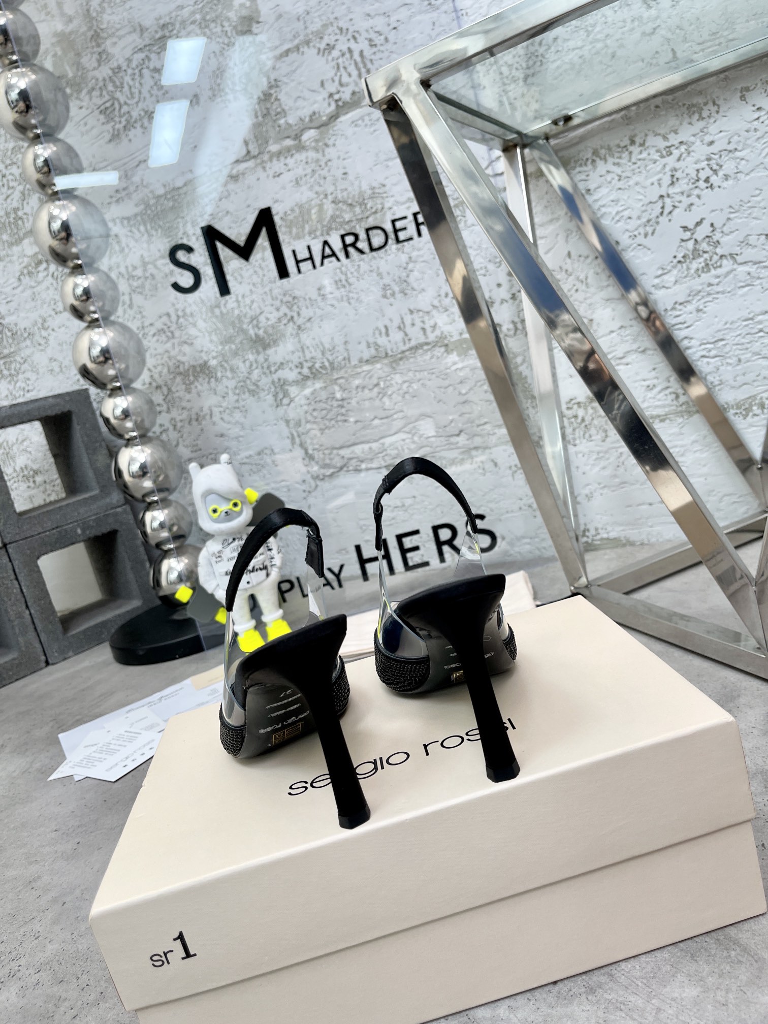 𝐒𝐞𝐫𝐠𝐢𝐨 𝐑𝐨𝐬𝐬𝐬 𝐢𝐢｜𝟐𝟎𝟐𝟑/𝐒𝐒 𝐧𝐞 𝐰 2023 new hot diamond back hollow sandals Evangelical ✘ Saijo Rossi joint model