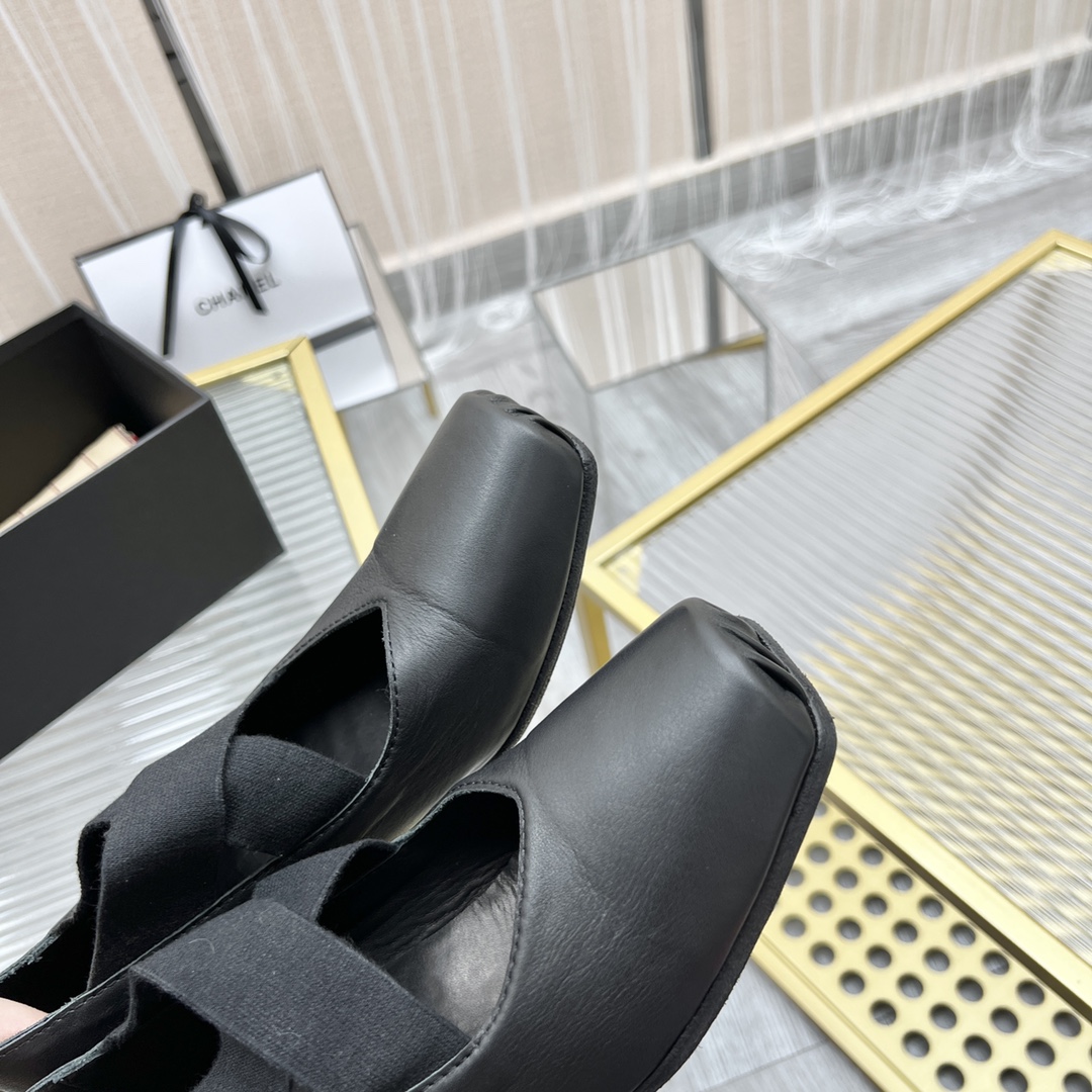 𝐔𝐌𝐀 𝐖𝐀𝐍𝐆｜𝟐𝟎𝟐𝟑/𝐒𝐒 𝐧𝐞𝐰  UMA WANG classic models retro do old ballet shoes