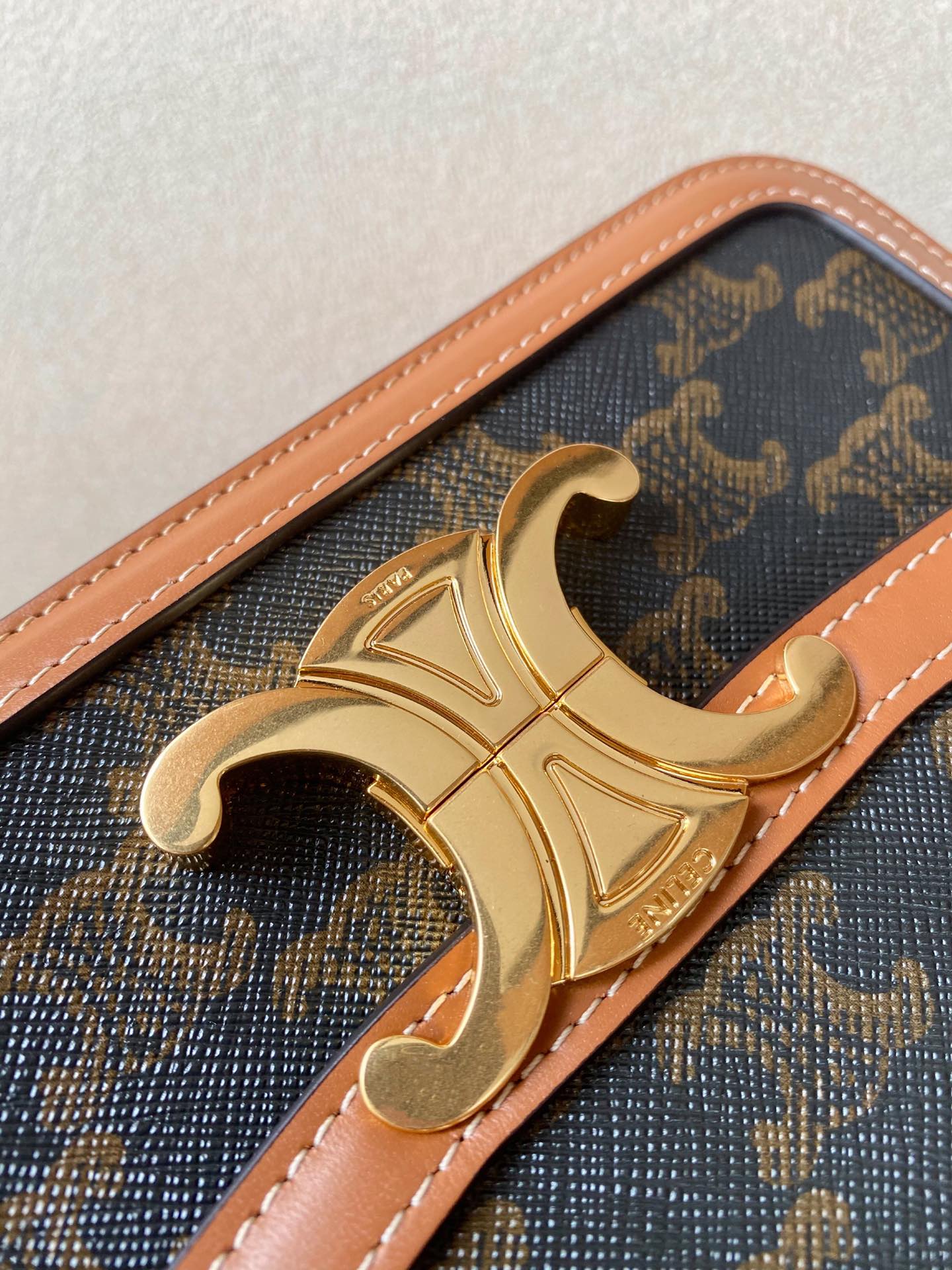 𝐂𝐞𝐥𝐢𝐧𝐞 Triomphe teen 18.5cm