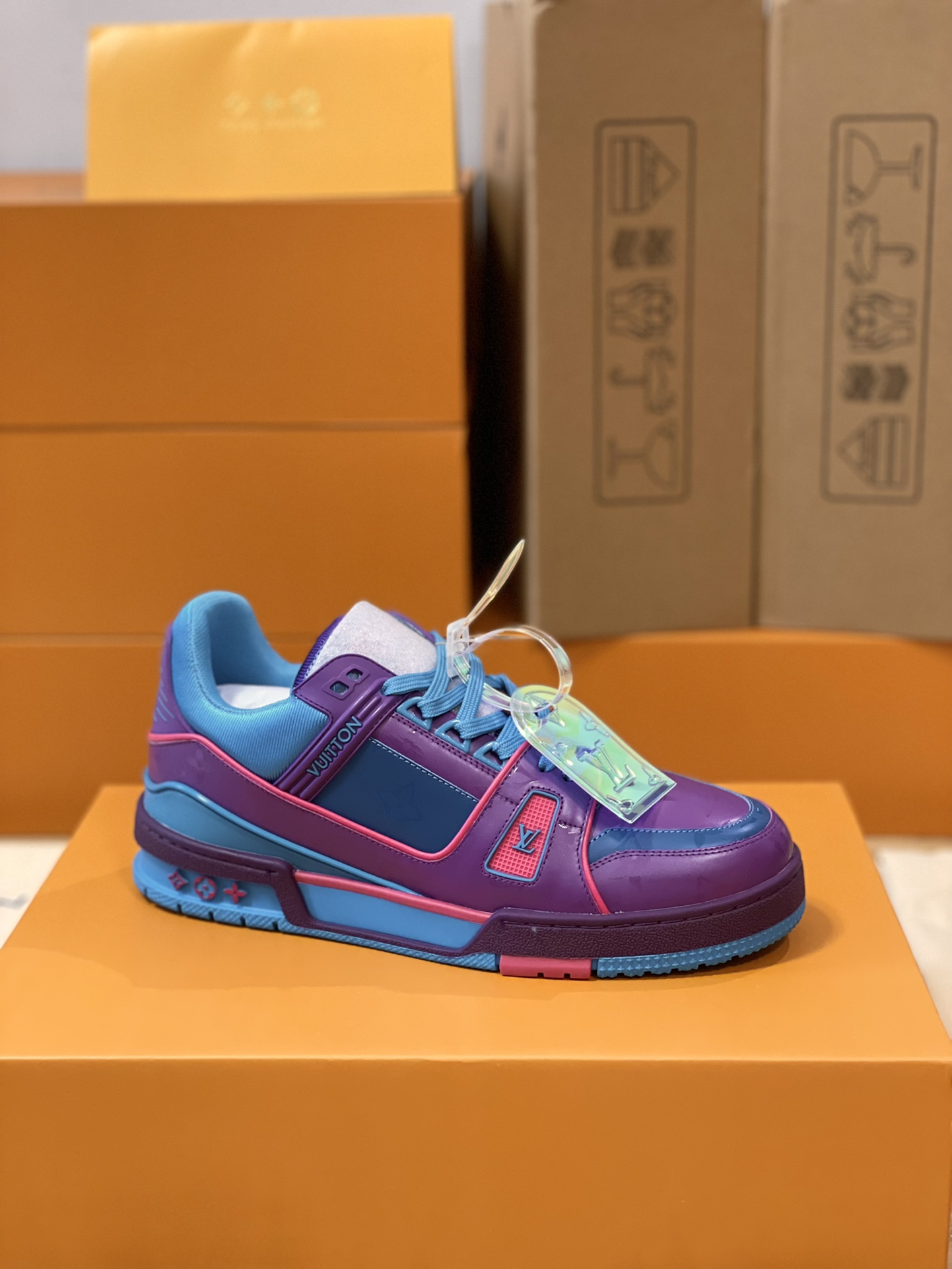 Louis Vuitton couple models LVTRAINER sneakers model number MS0119