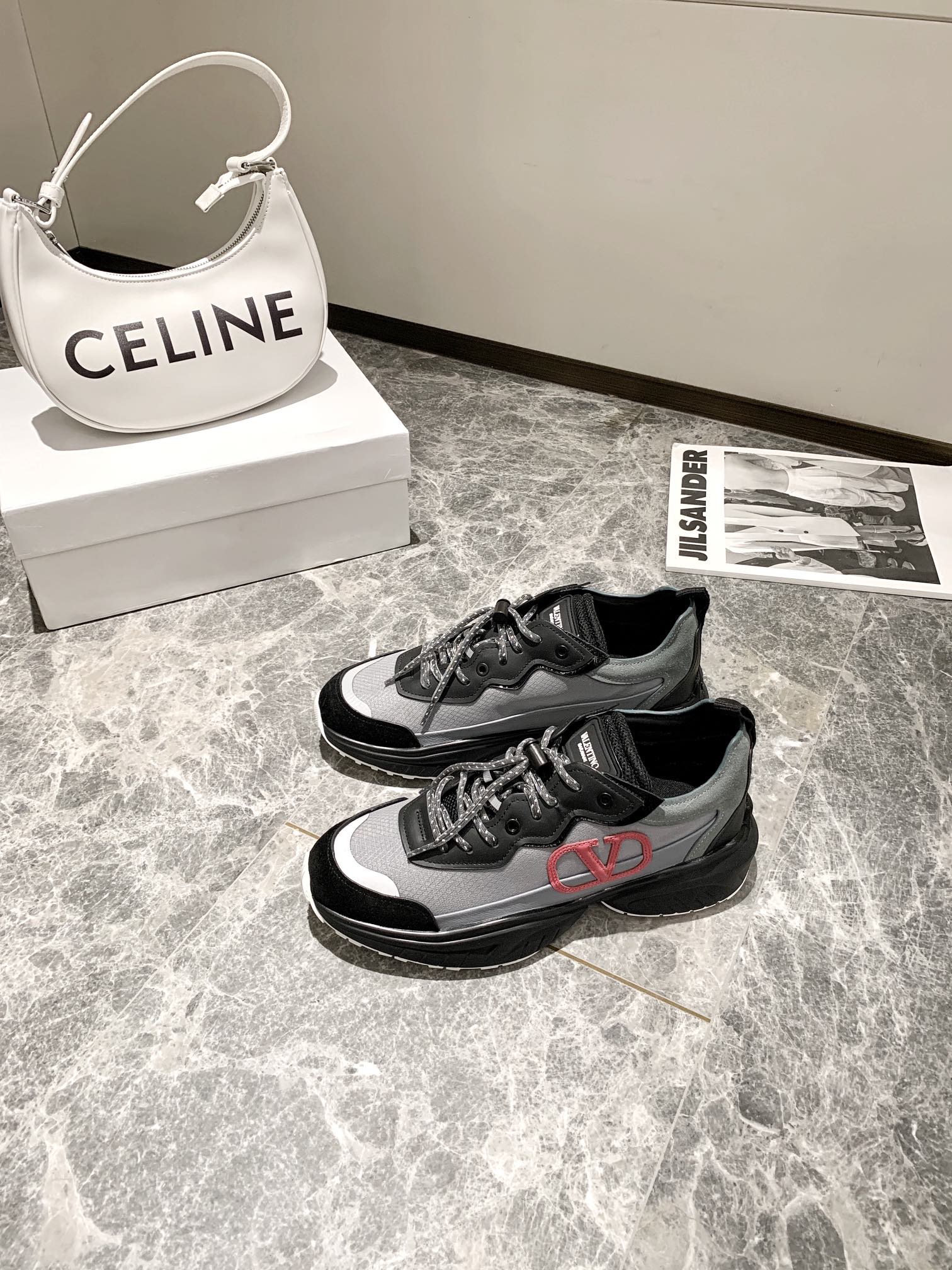 【Valentino】𝟐𝟎𝟐𝟏/𝐒𝐒 𝐧𝐞𝐰 Valentino 2022 ss spring-summer collection of new old man shoes