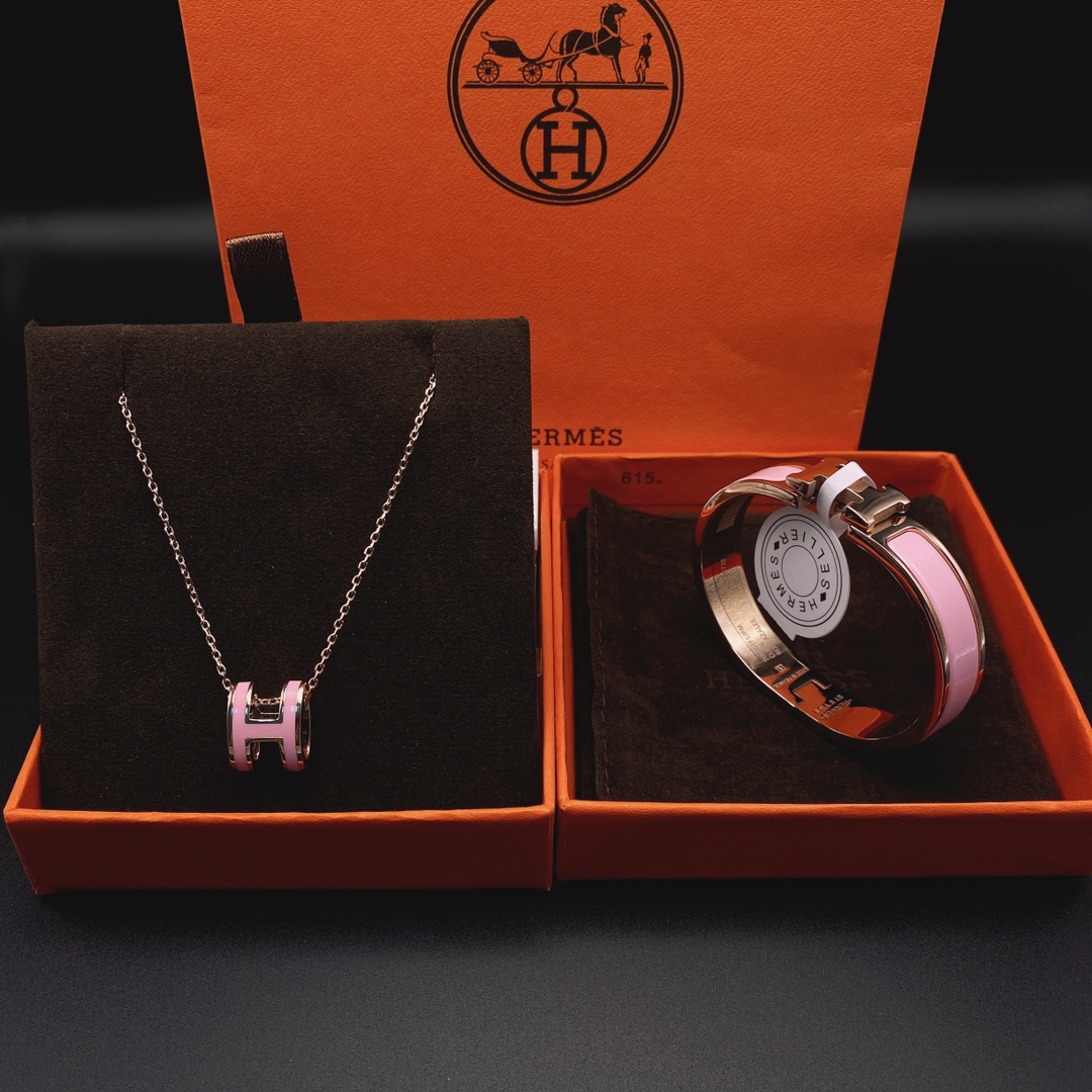 Hermes necklace