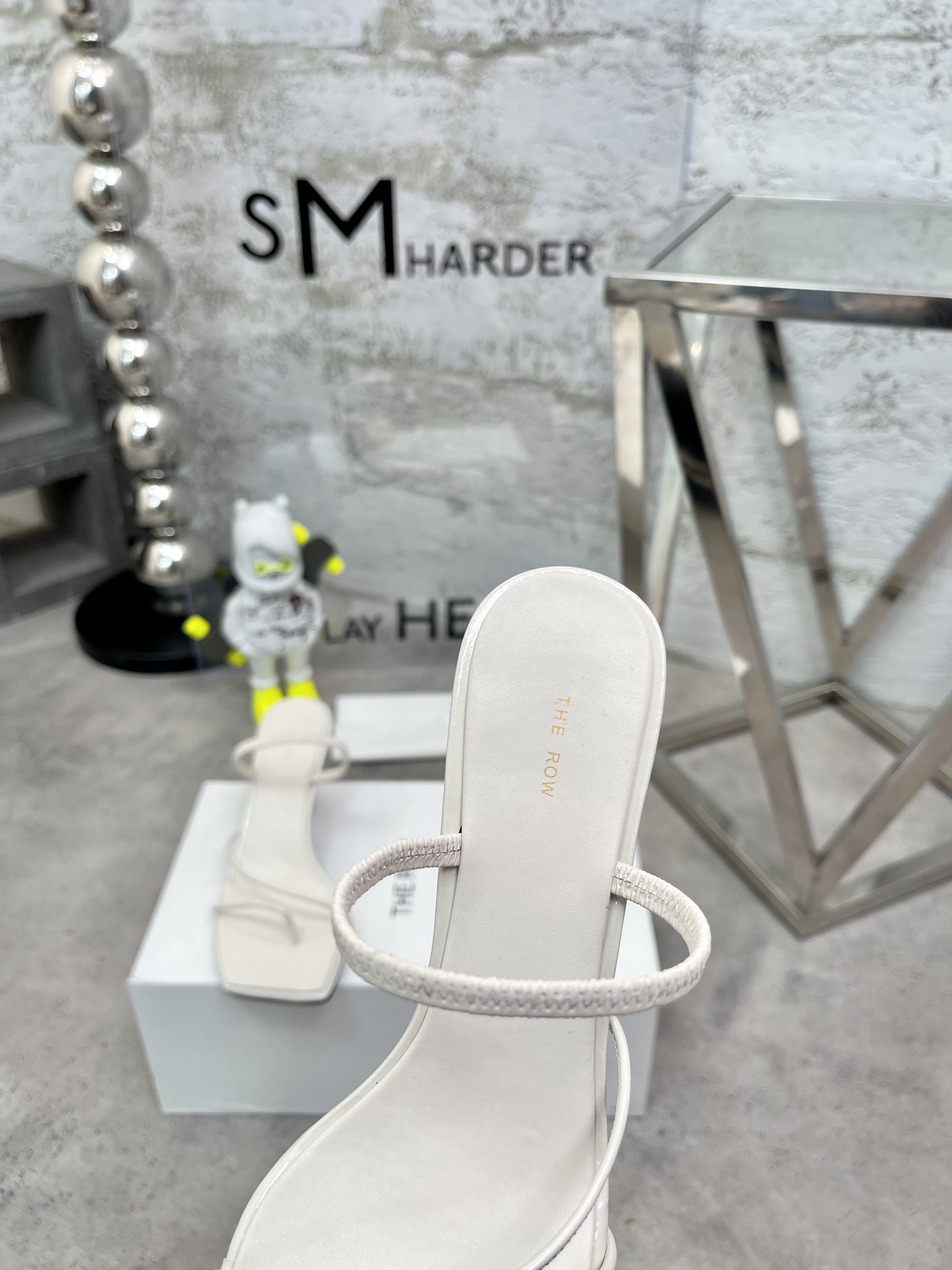 𝐓𝐡𝐞 𝐫𝐨𝐰｜𝟐𝟎𝟐𝟑/𝐒𝐒 𝐧𝐞𝐰 niche tide brand The row 2023 spring and summer new sexy thin strap cat heel sandals